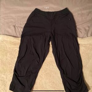 Womens Lululemon black capris